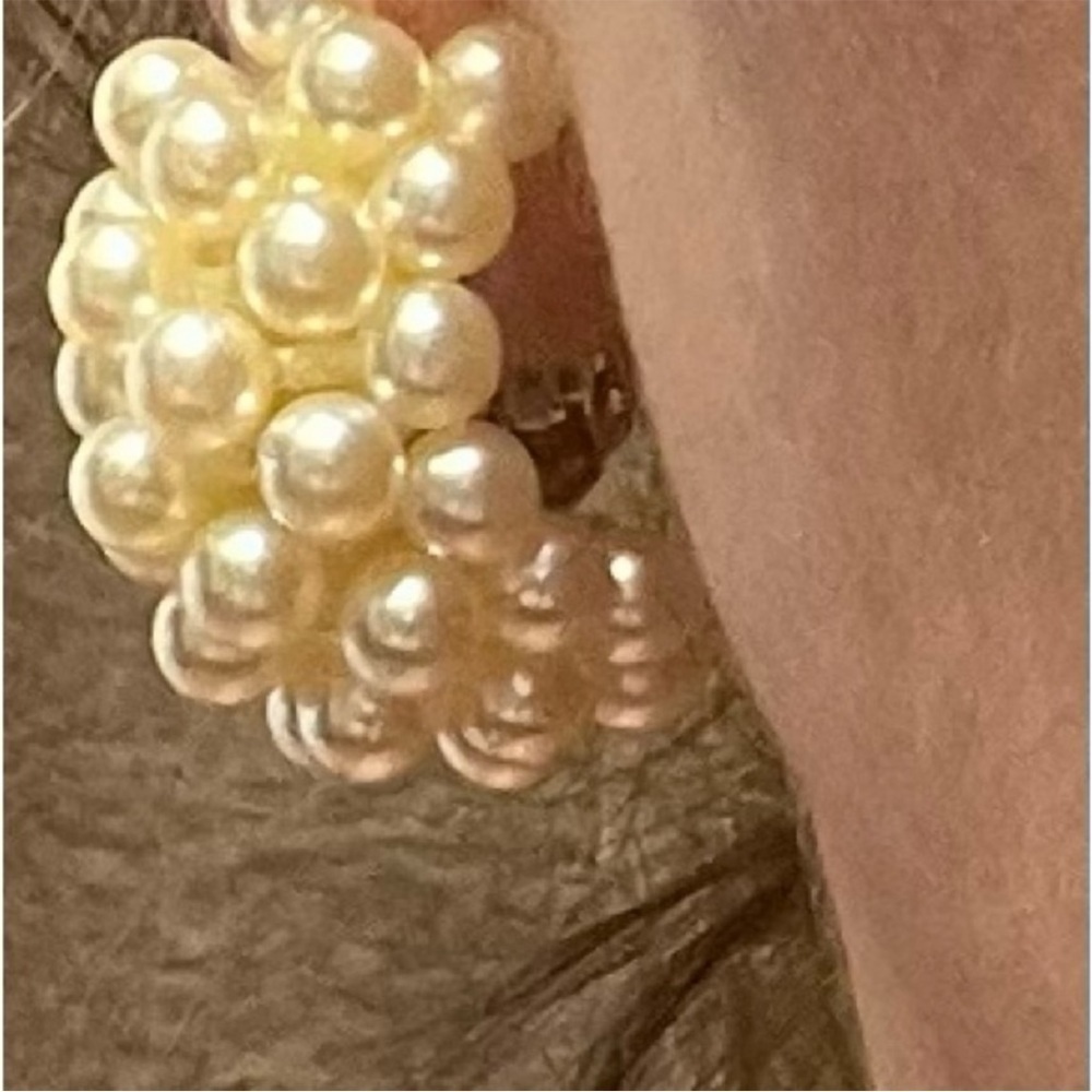 VINTAGE faux Pearl clip on half grape hoop earrings statement piece unmarked EUC - Picture 7 of 7